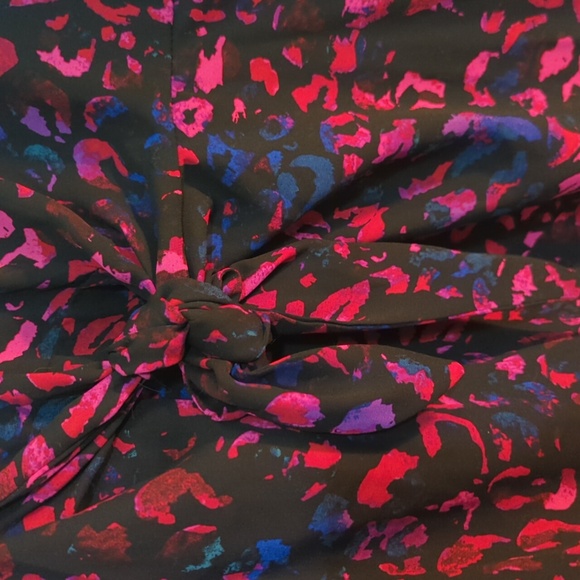 Torrid Multicolor Abstract Print Top - Picture 3 of 4